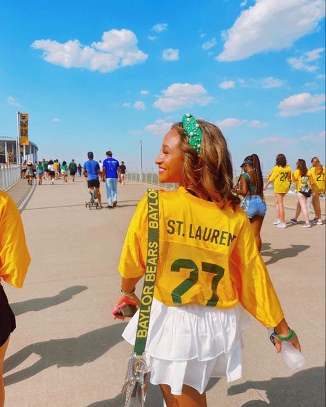 Baylor Football Game Outfit, Green Game Day Outfit, Green Gameday Outfit, Baylor Game Day Outfit, Baylor Gameday Outfit, Baylor Outfits, Baylor Football, Gameday Fits, Yellow Aura