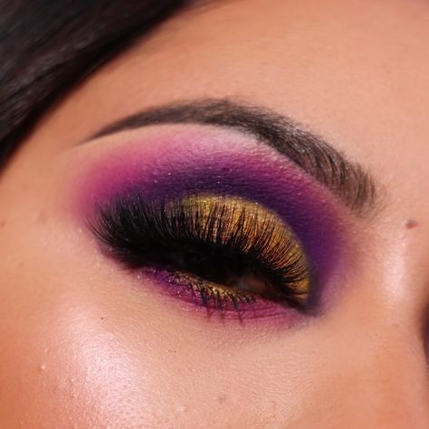 Find a mini tutorial on my Instagram. Follow me💗 #lakers #kobebryant #kobe #purpleeyemakeup #purpleeyeshadow #cutcreasemakeup #cutcrease #goldeyemakeup #cejasperfectas #eyebrowsonfleek #makeupoftheday #motd #makeupideas #eyeshadowforbeginners #eyemakeupsmokey Beginner Eyeshadow, Gold Eye Makeup, Purple Eye Makeup, Cut Crease Makeup, Mini Tutorial, Eyebrows On Fleek, Purple Eyeshadow, Bold Makeup, Gold Eyes