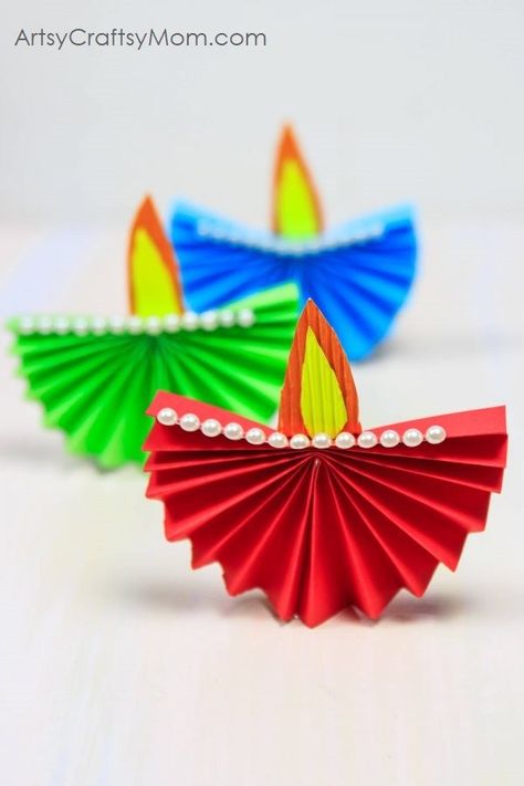 Accordion Fold Diwali Paper Diya Craft - Easy paper folding Diwali paper craft for kids that's both easy to make and functional. Paper Diya, Diwali Craft For Children, Diwali Activities, Diy Diwali Decorations, Ramadan Decoration, Accordion Fold, Diwali Craft, Diwali Diy, Wall Hanging Crafts