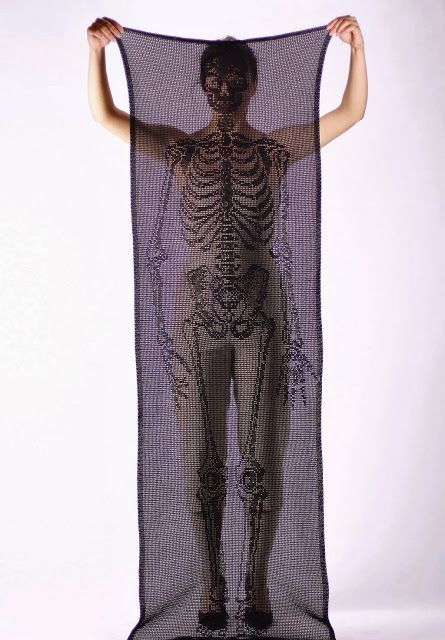 Crochet...Gotta Love It! Blog: Life size filet skeleton! Charts only (I'm speechless) Crochet Skeleton, Crochet Skull, Art Textile, Filet Crochet, Crochet Scarves, Cotton Silk, Hand Crochet, Crochet Clothes, Crochet Scarf