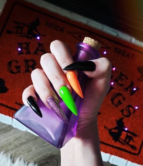 Halloween Acrylic Nails, Trick R Treat, Halloween Nail Designs, Halloween Nail Art, Pretty Acrylic Nails, Dope Nails, Best Acrylic Nails, Halloween Halloween, Cute Acrylic Nails