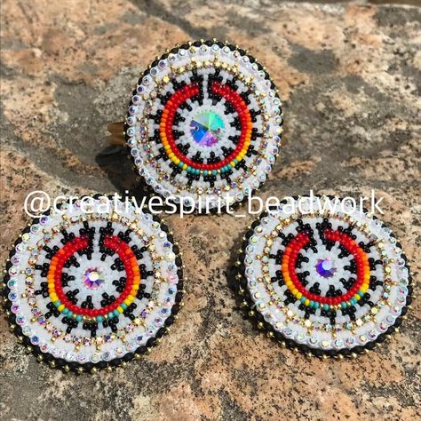 Beaded Popsocket, Beaded Barettes, Native American Beadwork Patterns, Beautiful Beaded Earring, Native Beading, Beaded Fashion, Seed Bead Jewelry Patterns, Native Beading Patterns, Beaded Things