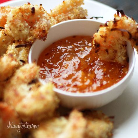 Skinny Coconut Shrimp | Skinnytaste - so good Baked Coconut Shrimp, Baked Coconut, Spicy Dipping Sauce, Eat Seasonal, Skinny Taste Recipes, Food Tasting, Coconut Shrimp, Ww Recipes, Seafood Dishes