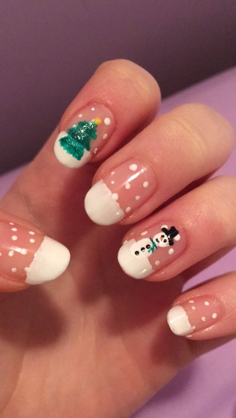 Christmas Nails For Kids Girls Easy, Christmas Nails Diy, Santa Nails, Christmas Tree Nails, December Nails, Cute Short Nails, Gel Nail Art Designs, Christmas Gel Nails, French Acrylic Nails