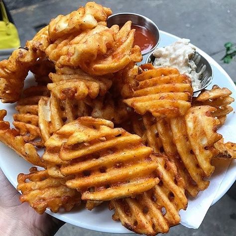 Waffle fries Criss Cut Fries, Scooby Snacks, Waffle Fries, Mouth Watering Food, French Fries, Food Cravings, Soul Food, Mouth Watering, Best Foods