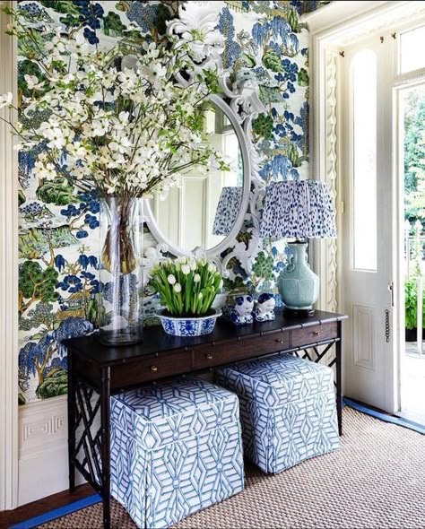 More Blue and White Decoration Hall, Blue And White Decor, Blue White Decor, Foyer Decorating, Chinoiserie Chic, White Rooms, Blue Rooms, Blue And White Floral, Traditional Interior