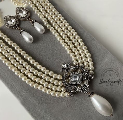 Pearl necklace comprising four strands of lustrous off white faux pearls with a central statement brooch with lots of sparkling rhinestones and a big pendent pearl with tear shape.
This is perfect for your vintage themed wedding, Roaring 20s gala, Downton Abbey themed wedding or Gatsby party!

Visit my Etsy shop for more! 1920s Downton Abbey, Downton Abbey Dresses, Flapper Accessories, 1920s Jewelry, Great Gatsby Dresses, Flapper Necklace, Dress Art, Vintage Wedding Theme, Layered Chokers