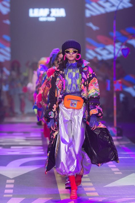 Bright Streetwear, Avant Garde Street Style, Leaf Xia, Futuristic Pattern, Y2k Futuristic, Japanese Fashion Trends, Shanghai Fashion Week, Japanese Fashion Designers, Shanghai Fashion