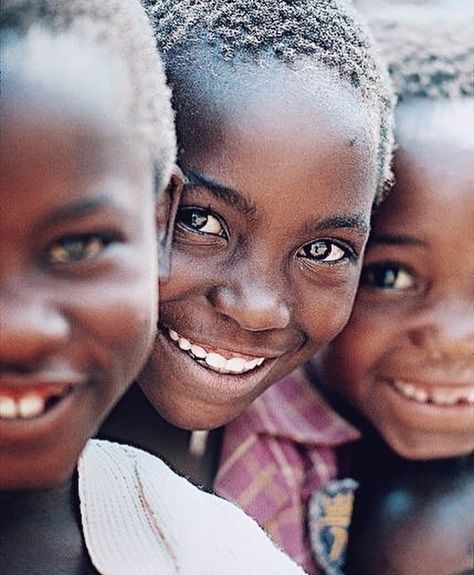 Bringing smiles to those who need it most  Each purchase helps support a child's future  #nomad2nomad @niella.venn African Children, Human Spirit, Kids Laughing, Child Smile, Great Smiles, Happy Together, صور مضحكة, People Of The World, Zimbabwe