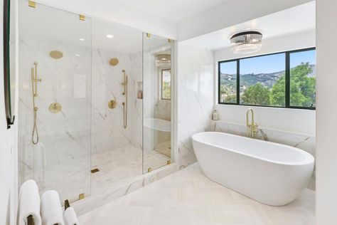 White Bathtub, Palm Springs Home, Bathroom Retreat, House Construction, Design Remodel, Home Makeover, Large Closet, Island Home, Wet Rooms