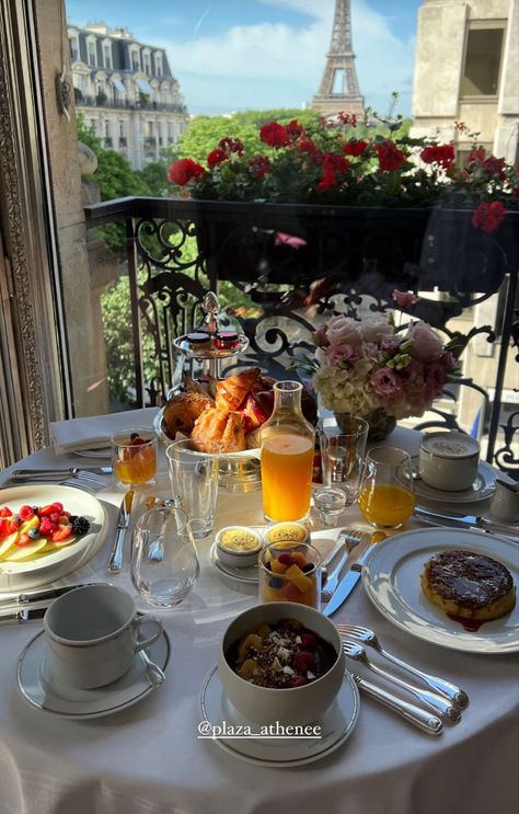 Luxury Breakfast Aesthetic, French Breakfast Aesthetic, Model Breakfast, Aesthetic French Breakfast, Luxury Breakfast In Bed, Hotel Breakfast In Bed Aesthetic, France Breakfast Aesthetic, Fancy Brunch, Grazing Food