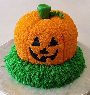 pumpkin cake decoration Easy Holiday Cakes, Jack O Lantern Cake, Pumpkin Shaped Cake, Halloween Birthday Cakes, Birthday Sheet Cakes, Christmas Cake Designs, Cake Buttercream, Fun Cakes, Fall Cakes