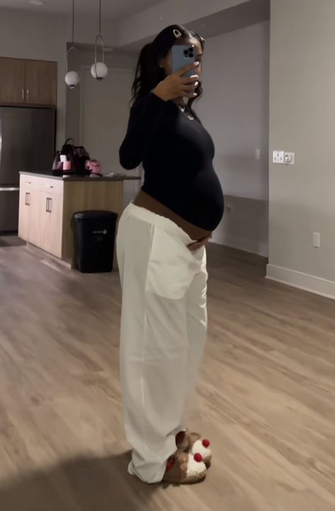 Maternity Fits Black Women, Pregnant Women Aesthetic, Black Mom Aesthetic, Black Woman Pregnant, Black Women Pregnant, Pregnancy Outfits Black Women, Maternity Outfits Black Women, Black Pregnant Women, Baddie Pregnancy Outfits