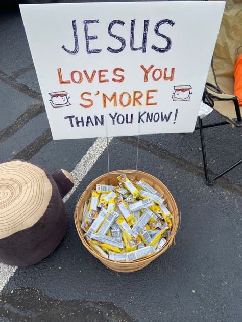 S’mores Themed Trunk Or Treat, S'more Trunk Or Treat, Jesus Loves You Smores Trunk Or Treat, Church Trunk, Trunker Treat Ideas, Fest Ideas, Festival 2024, Fall Fest, S'mores Bar