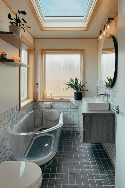 18 Innovative Tiny House Bathroom Bathtub Ideas Bathroom Bathtub Ideas, Corner Tubs, Hammock Bathtub, Tiny Home Bathrooms, Tiny House Bathtub, Copper Soaking Tub, Mini Bathtub, Vintage Clawfoot Tub, Bathtub Ideas