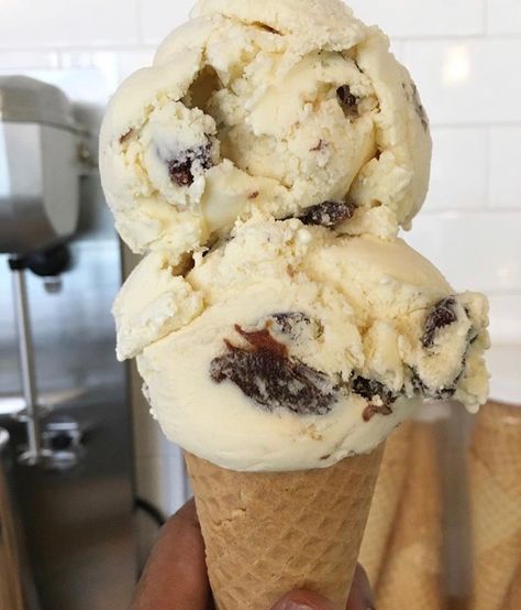 Islandpopsny-rum & raisin ice cream cone Rum Raisin Ice Cream, Indian Ice Cream, Snickers Ice Cream, Banana Sandwich, Rum Raisin, Cream Aesthetic, Ice Cream Cone, Raisin, Good Eats