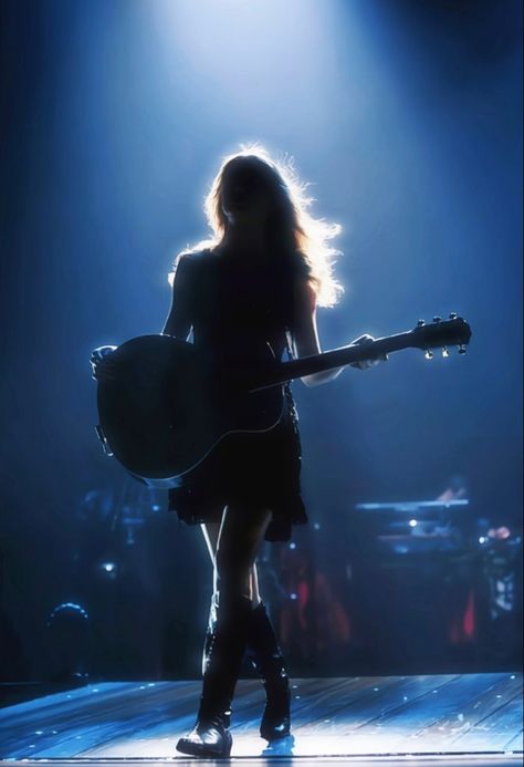 Taylor Swift Singing, Famous Lifestyle, Taylor Swift Fotos, Taylor Swift Speak Now, Dream Music, Band Kid, Singing Career, Taylor Swift Fearless, Swift Photo