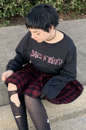 Super Short Goth Hair, Goth Pixie Haircut, Punk Pixie Haircut For Round Faces, Short Alt Hair Straight, Emo Buzzcut, Short Hairstyle Without Bangs, Emo Pixie Haircut, Short Gothic Hair, Goth Pixie Cut