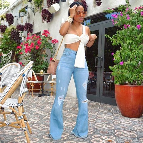 MINAA MONROE exclusive shop 🛍 on Instagram: “Medium wash Perfect Pair Flare limited restock 💕” Baddie Black Women, Flare Ripped Jeans, Women Flare Jeans, Baddie Black, Denim Ruffle Dress, Womens Flare Jeans, Stylish Jeans, High Waist Denim, Bell Bottom Pants