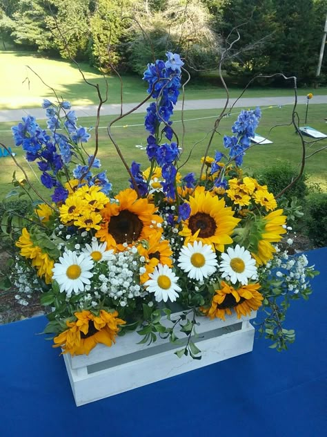 Faux Sunflower Arrangement, Ffa Floral Arrangements, Sun Flower Centerpieces, Ffa Flower Arrangements, Sunflower Floral Arrangements Wedding, Simple Sunflower Arrangements, Fake Sunflower Arrangements, Ffa Banquet Centerpieces, Sunflower Arrangements Rustic