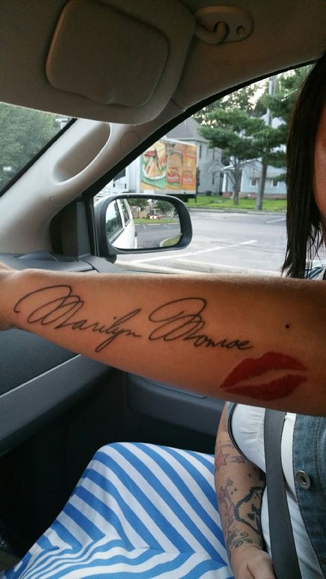 Marilyn Monroe signature tattoo with lips Marilyn Monroe Lips Tattoo, Marylin Monroe Signature, Marilyn Monroe Signature Tattoo, Marylin Monroe Tattoos, Marilyn Monroe Tattoos, Marylin Monroe Tattoo Ideas, Marilyn Monroe Tattoo Ideas, Marilyn Monroe Signature, Monroe Tattoo