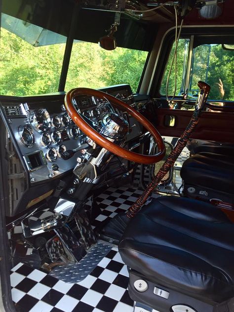 Interior design of Gooch Trucking Company Inc. Owner Glendon Gooch's 1995 Peterbilt 379, "Grey Ghost" Peterbilt 379 Custom Interior, Trucks Interior, Semi Trucks Interior, Car Seat Upholstery, Diesel Fashion, Grey Ghost, Trucking Company, Car Part Furniture, Peterbilt 379