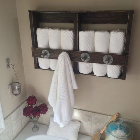 Knotty Pallet Industrial Pallet Towel Rack Bathroom Pallet Projects Pallet Shelves Pallet Towel Rack, Bathroom Towel Storage Ideas, Bathroom Diy Organization, Reclaimed Wood Diy, Pallet Bathroom, Bathroom Towel Storage, Bathroom Crafts, Decorating Bathroom, Pallet Shelves