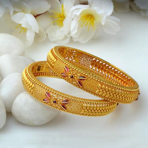 Waman Hari Pethe Sons Bengals Gold Jewellery, Gold Bangle Designs Latest, Bangals Design In Gold Latest, Latest Gold Kada Design For Women, Bangles Jewelry Designs Gold Latest, Gold Kangan Design Latest, Gold Bangals Design Latest, Gold Bangles Design Latest Indian, Latest Gold Bangles For Women