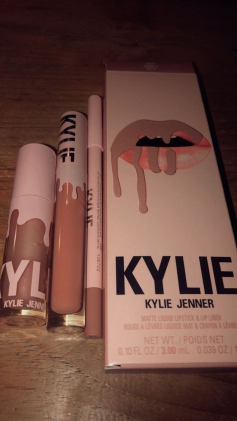 Kylie Jenner Cosmetics, Kylie Makeup, Kylie Jenner Lips, Bath N Body Works, Kylie Lips, Face Art Makeup, Kylie Jenner Makeup, Kylie Cosmetic, Lip Glosses