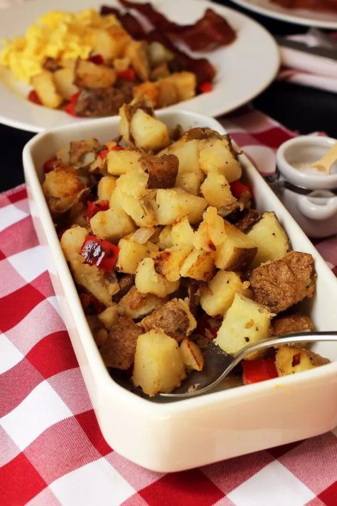 Use leftover baked potatoes to make this delicious and easy home fries recipe. These skillet home fries whip up quickly with leftover potatoes on hand! Easy Home Fries, Home Fries Recipe, Homemade Sloppy Joe Sauce, Leftover Baked Potatoes, Leftover Potatoes, Whole 30 Breakfast, Home Fries, Cook Dinner, Plant Based Diet Recipes