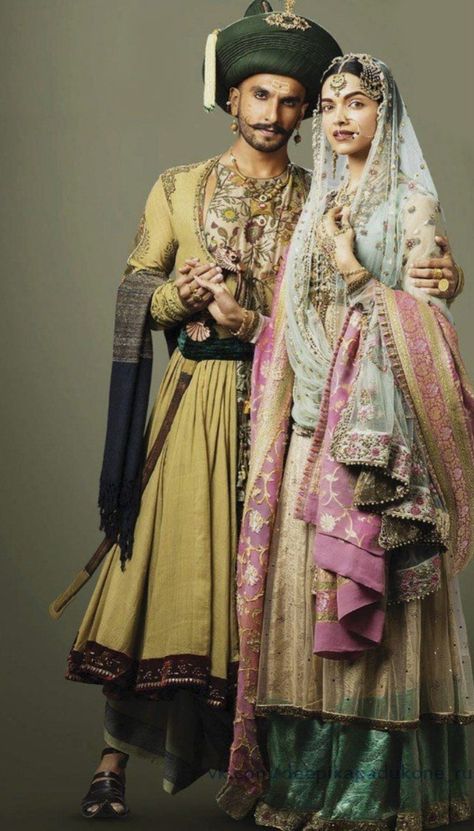 Deepika Mastani Look, Bajirao Mastani Outfits, Deewani Mastani Dress, Mastani Dress, Birthday Romantic, Bajirao Mastani, Deepika Ranveer, Indian Groom Wear, Couple Wedding Dress