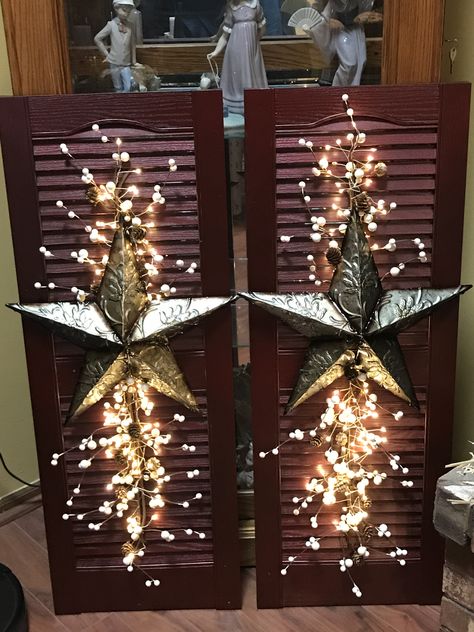 Shutter Projects Christmas, Shutter Crafts Ideas Christmas, Christmas Shutters Diy, Christmas Shutters Decor, Decorative Shutters Wall Decor, Christmas Shutter Ideas, Shutter Crafts Ideas, Christmas Shutters, Midwest Christmas