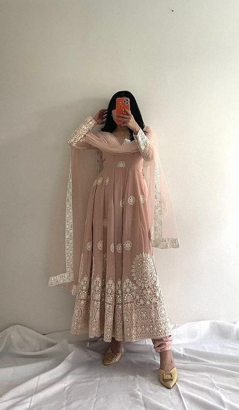 Desi Fits For Wedding, Indian Dresses Casual, Punjabi Traditional Suits, Pakistani Eid Dresses, Desi Fits, Desi Dress, Desi Outfits, Trendy Outfits Indian, Desi Wear