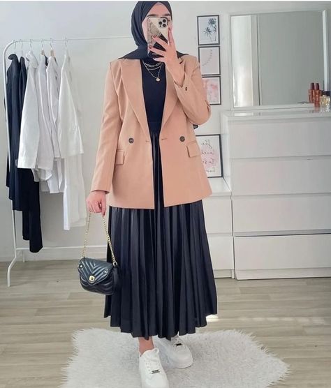 Blazer Outfits For Women Hijab, Blazer Hijab Outfits, Formal Hijab Outfit, Hijab Fashion Summer, Fashion Dresses Formal, Modern Hijab Fashion, Blazer Outfits For Women, Mode Turban, Muslim Outfits Casual