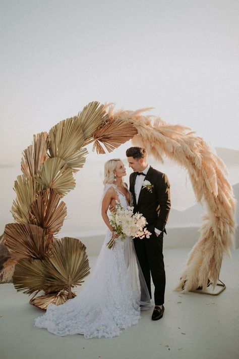 Wanna know what's trending for ceremony design? Take a good look at our most popular ceremony looks this year and check out all of the trendy ceremony ideas for your wedding! Fall Wedding Arches, Grass Backdrops, Wedding Arbors, Deco Champetre, Wedding Ceremony Ideas, Ceremony Design, Wedding Arbour, Grass Wedding, Rustic Fall Wedding