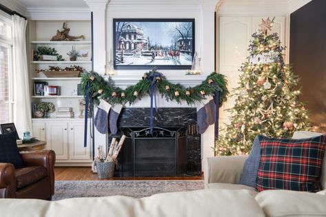 A Christmas Living Room with the TV over the mantel and a large garland draped across the front of the mantel. Mantel Decorating Ideas With Tv, Mantle With Tv, Christmas Mantel Garland, Large Garland, Mantel Decorating Ideas, Christmas Mantel Decor, Pre Lit Garland, Mantel Decorating, Christmas Mantel