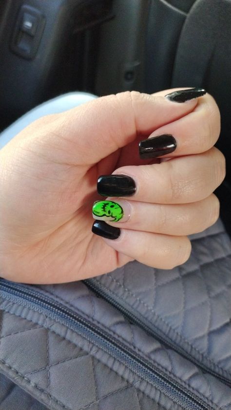 Oogie Boogie Nails Simple, Halloween Nails Oogie Boogie, Oogie Boogie Nails Short, Oggie Boggie Nails, Boogie Nails, Oogie Boogie Nails, Oogie Boogie Man, Halloween Coffin, Short Acrylic