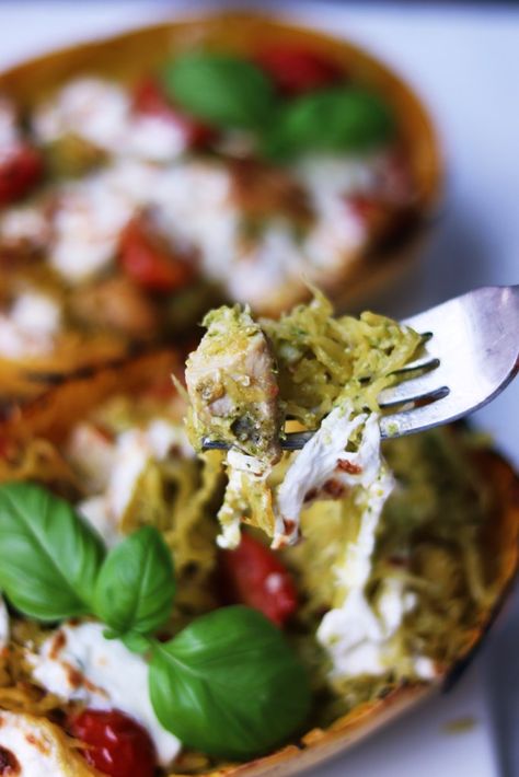 Pesto Chicken Spaghetti Squash Boats - Four Seasons of Autumn Pesto Chicken Spaghetti Squash, Chicken Pesto Spaghetti, Pesto Chicken Spaghetti, Cheesy Pesto Chicken, Spaghetti Squash Boats, Pesto Spaghetti Squash, Easy Spaghetti Squash, Spaghetti Squash Recipes Easy, Spaghetti Squash Boat