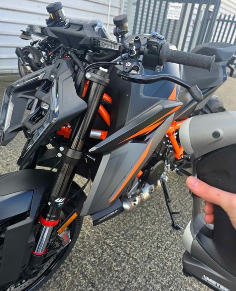 We are excited to announce that the gear shift support for the Gen4 KTM Super Duke 1390 is fully developed and currently undergoing patenting. The final images and product will be released soon. We understand that those eagerly anticipating the unit may need to exercise some patience, and we appreciate your understanding. #KTM #Superduke #1390 #KTM1390 #Superduke1390 #KTMSuperduke1390 Ktm 1390 Super Duke R, Ktm Super Duke, Ktm Motorcycles, Super Duke, Gear Shift, Luxury Brand, Luxury Branding, The Unit, Cars