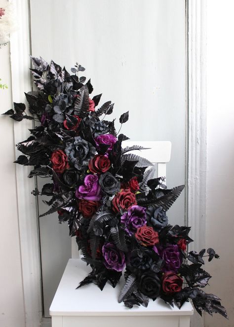 Goth Flower Wall, Gothic Wedding Ceremony Decor, Gothic Wedding Color Schemes, Halloween Wedding Arch, Gothic Wedding Arch, Gothic Wedding Centerpieces, Halloween Wedding Decor, Goth Flowers, Halloween Wedding Reception