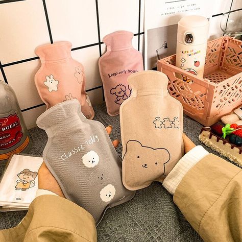 Bolsa de agua caliente para terapia de alivio del dolor de estrés de PVC, cubierta suave y acogedor, calentador de manos reutilizable con calor, 1 Uds. _ - AliExpress Mobile Period Stuff, Hot Water Bottles, Hot Water Bag, Teddy Girl, Cozy Cover, Water Bottle Bag, Hot Water Bottle Cover, Hot Water Bottle, Bag Cover