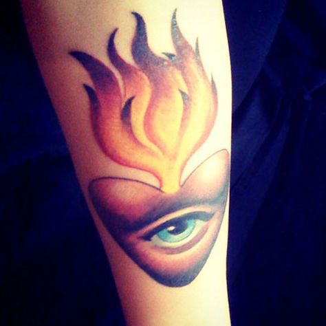 Tove Lo Eye, Flame, Heart Forearm Tattoo | Steal Her Style Tove Lo Tattoo, Heart With Flames Tattoo, Heart With Flames, Flame Heart, Tove Lo, Flame Tattoos, Mark Ryden, Steal Her Style, Meet Guys