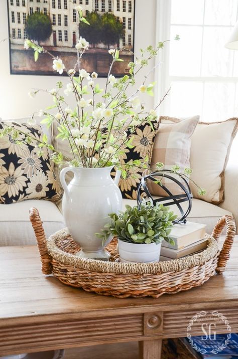 CREATE A SPRING INSPIRED SOFA Summer Decor Living Room, Table Centerpieces For Home Summer, Centre Table Living Room Decor, Summer Decorations For Home Living Rooms, Centre Table Decor Living Room, Summer Living Room, Table Centerpieces For Home, Farmhouse Side Table, Table Decor Living Room