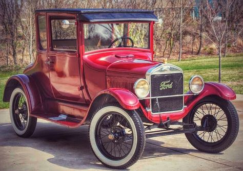 Ford American Classic Cars, Fav Quotes, Henry Ford, Model T, Highland Park, Classic Cars Trucks, Car Manufacturers, Ford Motor, Ford Transit