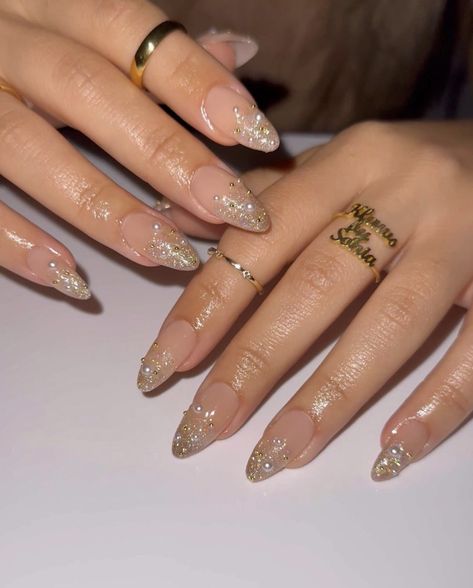 Apres Gel X Nails Short Almond, Short Gelx Apres Nail Designs, Gelx Apres Nail Designs, Thanksgiving Nails Designs, Nails Stiletto Short, Glitter Nails Christmas, Gel Nails Short Nails, Golden Nails Designs, Holiday Nails Thanksgiving