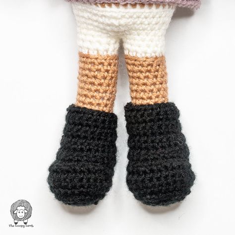 Dress your doll in style with this easy crochet doll boots free pattern that includes both the written pattern and step-by-step video tutorial Crochet Boot Toppers Free Pattern, Crochet Doll Mittens Free Pattern, Crochet Doll Boots Free Pattern, Doll Shoes Patterns Free Not Crochet, Crochet Boots Pattern Lovecraftscrochet, Crochet Doll Tutorial, Boots Patterns, Crochet Decrease, Single Crochet Stitch