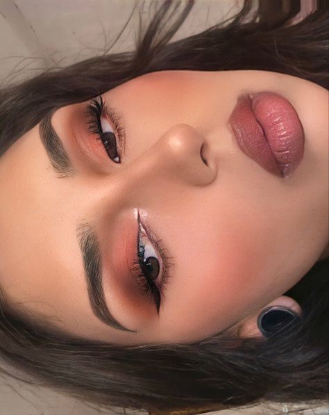 Make up rosita y cafe para ojos café 🤎 Sombra Cafe, Makeup Café, Smoked Eyes, Make Up Inspo, Makeup Pictures, Pretty Eyes, Mini Tattoos, Colorful Makeup, Aesthetic Makeup