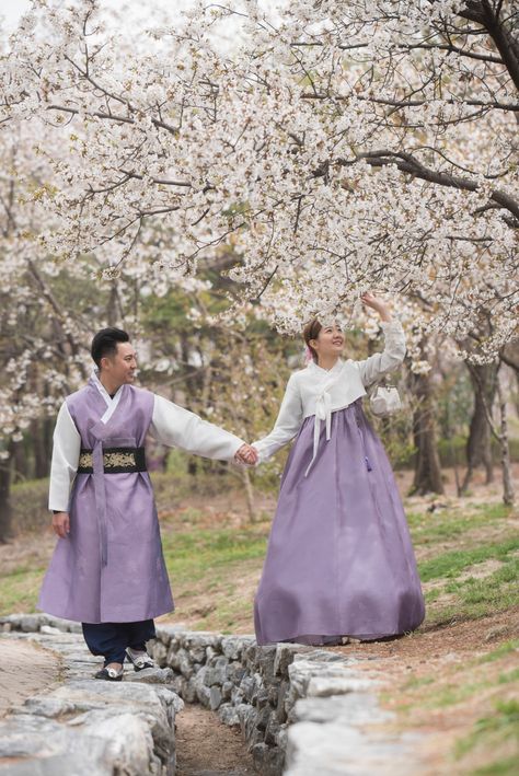 Korea Outdoor Hanbok Photoshoot And Surprise Proposal At Namsangol Hanok Village | Jongjin | OneThreeOneFour Couple Hanbok Photoshoot, Couple Hanbok, Hanbok Photoshoot, Couples Picnic, Hanbok Wedding Dress, Korea Outfit, Hanbok Wedding, Prenup Shoot, Ancient Korea