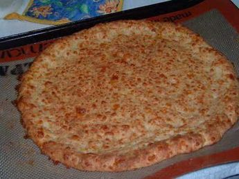 PORK RIND Pizza Crust Single Serving or Multiply by 6 for full size pizza. YUM Pork Rind Pizza Crust, Pork Rind Recipes, Low Carb Spaghetti, Pork Rind, Atkins Recipes, No Carb Recipes, Lchf Recipes, Low Carb Pizza, Low Carb Eating