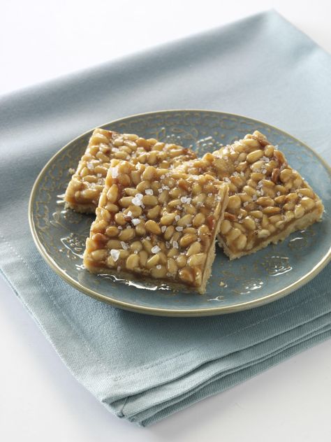 Pine Nut Caramel Shortbread Caramel Bars Recipe, Root Vegetable Gratin, Pine Nut Recipes, Caramel Shortbread, Shortbread Recipe, Walnut Recipes, Caramel Bars, Pine Nut, Shortbread Recipes